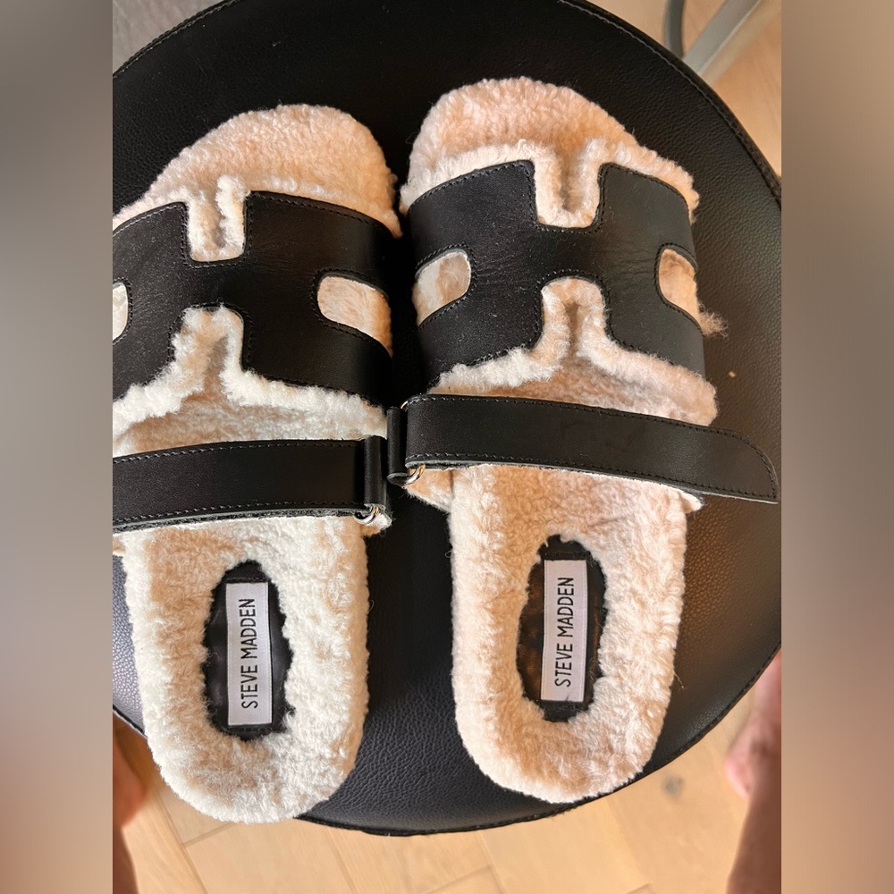 Steve Madden NWOT  sandals/slippers/house shoes fleece lining so 8